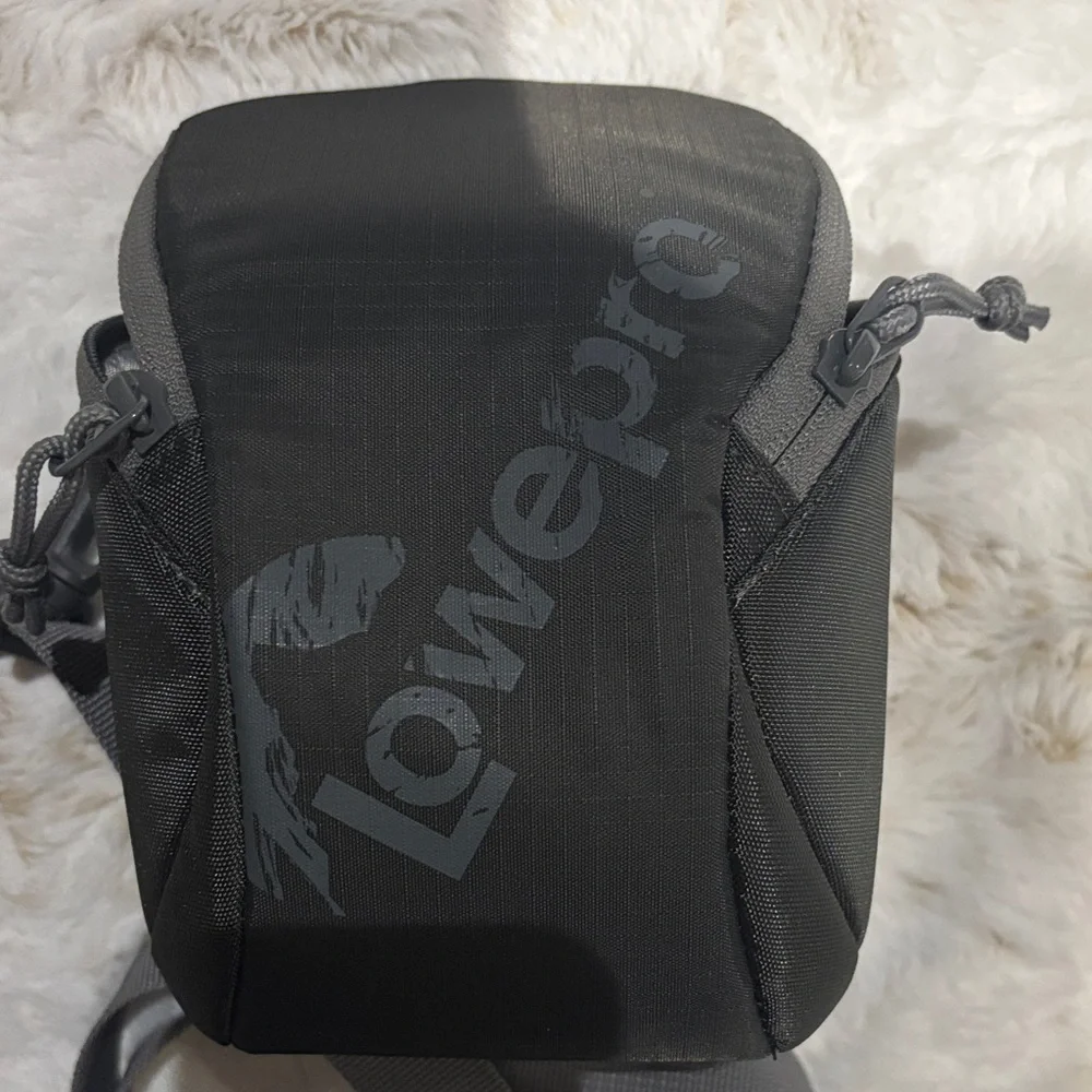 Lowepro Dashpoint 30 Compact Camera Pouch with Adjustable Strap - Picture 5 of 5